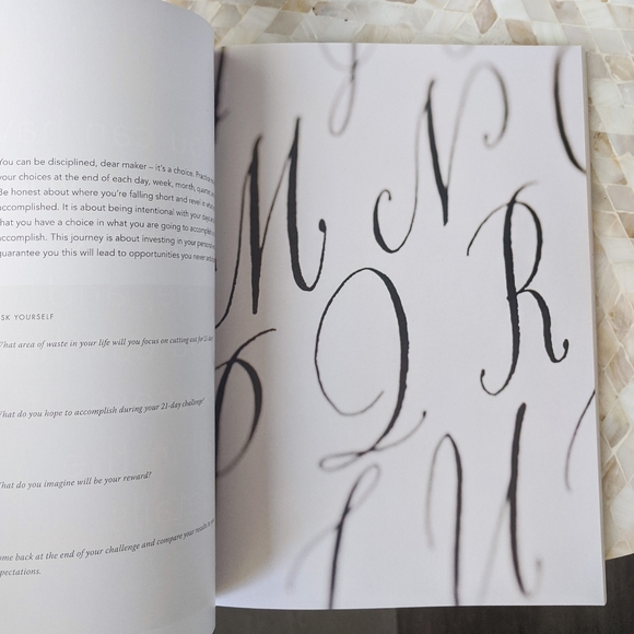 A Maker's Guide by Amy Howard, *signed* copy, Artist Creative Magazine - Picture 5 of 8